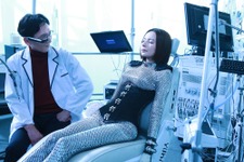 ベッキーがアンドロイドと一人二役！斎藤工「ほぼ憑依」と絶賛『麻雀放浪記2020』 画像