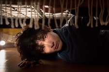 高良健吾、ベッドの下から覗き見…一途で異常な愛『アンダー・ユア・ベッド』 画像