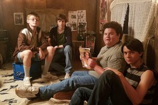 少年たちに迫りくる魔の手…80年代映画のオマージュ満載『サマー・オブ・84』予告 画像