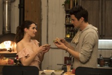 エマ・ロバーツ×ヘイデン・クリステンセンのもどかしい恋…『ハッピー・シェフ！』予告 画像