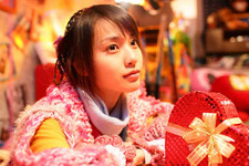 角田文学、連続映画化第2弾 戸田恵梨香×平岡祐太『Presents〜うに煎餅〜』3月10日公開決定 画像