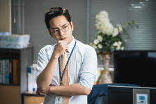 天才詐欺師がエリート検事にスイッチ？ チャン・グンソク主演の最新作「スイッチ～君と世界を変える～」 画像