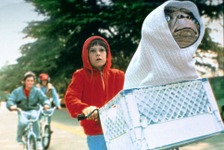 『E.T.』が37年ぶりにCMでカムバック、エリオット役のヘンリー・トーマスも登場 画像