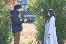 松村北斗“翼”の表情、仲間由紀恵“由貴子”の新たな秘密に反響…「10の秘密」3話 画像