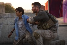 クリス・ヘムズワースがワンカットで敵をなぎ倒す『タイラー・レイク