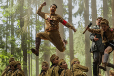 スカーレット・ヨハンソンらの名演覗く『ジョジョ・ラビット』6分半の本編映像公開 画像