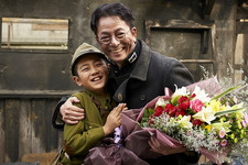 水谷豊、焼け野原の中で役者魂を見せつける！　『少年H』韓国ロケ敢行 画像