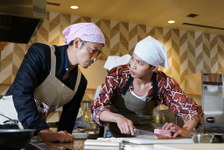 玉木宏＆志尊淳の料理教室カット公開、本編映像も「極主夫道」 画像