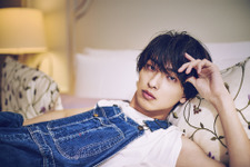 横浜流星の大人の色気漂う…カレンダー特典ビジュアル公開 画像