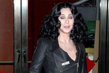 ハリウッドでも年の差婚ブーム？　シェール、24歳年下のバイカーと結婚！ 画像