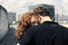 ベルリンでW受賞、「人魚姫」のモデル“水の精”を大胆に映画化『水を抱く女』3月公開 画像