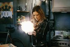 “最凶の殺し屋”サマラ・ウィーヴィングの急襲シーン解禁『ガンズ・アキンボ』 画像