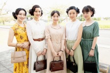 広瀬すず＆山崎紘菜＆藤野涼子ら「エアガール」レトロルックの仲良しショット到着 画像