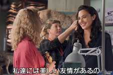 ガル・ガドット＆クリスティン・ウィグ、撮影裏はベストフレンド『ワンダーウーマン 1984』メイキング 画像