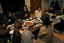 池松壮亮＆オダギリジョー、韓国の3兄妹と交流深めていく『アジアの天使』場面写真 画像