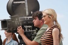 女性監督“候補”がデ・ニーロに熱弁！『カムバック・トゥ・ハリウッド！！』本編映像 画像