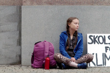 誹謗中傷されても行動をやめない理由とは？『グレタ　ひとりぼっちの挑戦』本編映像 画像