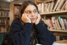 「ハリポタ」「若草物語」やUKロック…『ビルド・ア・ガール』がより楽しめるトリビア10選 画像