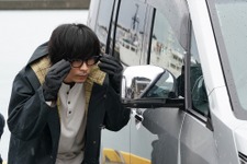 成田凌と森七菜の演技に賞賛集まるなか、安田顕“佐々木”の衝撃行動に「夢に出てきそう」「鳥肌立った…」などの声続出「逃亡医F」 画像