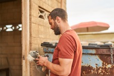 ジェイミー・ドーナン主演「ザ・ツーリスト」記憶のカギはコアラのぬいぐるみ!? 画像