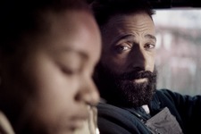 少女を助けるため、ギャングとの戦いに挑む！エイドリアン・ブロディ主演『クリーン　ある殺し屋の献身』予告 画像