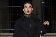 エズラ・ミラー、今度は留守宅に侵入…酒瓶を盗んで起訴される 画像