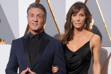 シルベスター・スタローン、3か月前に結婚25周年を祝った妻と離婚へ 画像