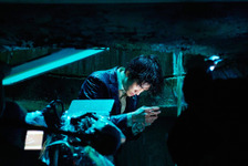 中島裕翔も「驚いた」役に向き合うメイキング写真『#マンホール』 画像