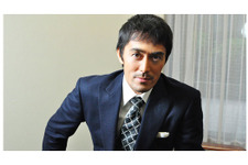 阿部寛インタビュー　変化を求めてさすらう男、その役者道に「カッコよさは必要ない」 画像