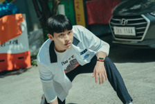 「NewJeans」MVで話題のチェ・ヒョヌク、代役なしのアクションシーン解禁「弱いヒーロー Class１」 画像