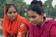 バングラデシュの若き教師が母親を説得『世界のはしっこ、ちいさな教室』本編映像 画像