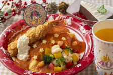【ディズニー】大きなエビフライが乗ったオムライスでホリデー気分！TDLグランマ・サラのキッチンのスペシャルセット 画像