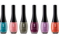 恋するネイルで初夏のロマンスをヒートアップ　 天然石トパーズ配合の限定色が登場 画像