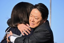 阿部サダヲ“市郎”×河合優実“純子”の姿に「泣く」「笑えるのに泣ける」の声…「不適切にもほどがある！」第6話 画像