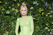 ジジ・ハディッド、交際中のブラッドリー・クーパーについてコメント「とてもロマンティックで幸せな関係」 画像