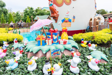 【ディズニー】ドナルドのバースデーをお祝いするデコレーションやグッズも登場！1日1回、期間限定のグリーティングドライブも 画像