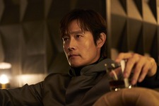 『イカゲーム』シーズン3でイ・ビョンホンがフロントマンとして証明した強烈な存在感 画像