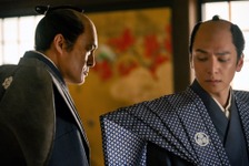 「迫力がケタ違い」渡辺謙“意次”に視聴者圧倒、意知＆政言“手つなぎ”写真も話題に…「べらぼう」28話 画像