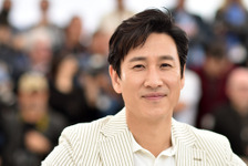 イ・ソンギュンさん遺作『大統領暗殺裁判　16日間の真実』公開　“愚直なまでに信念の人”を演じ切る 画像