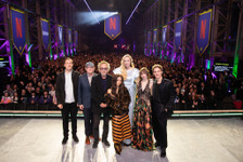 ジェナ・オルテガ＆エマ・マイヤーズ＆ティム・バートン監督ら集結「ウェンズデー」シーズン2、シドニーツアーイベント開催！ 画像