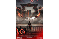 ジャレッド・レト“最強AI兵士”が疾走！『トロン：アレス』最新予告 AIの脅威が迫りくるUS版ポスターも 画像