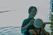 登場人物の心理を表現する空間や色彩へのこだわり『侵蝕』制作秘話 和やかメイキングカットも解禁 画像