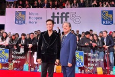イ・ビョンホン、トロント国際映画祭で“韓国俳優初”の特別功労賞を受賞！「この映画は必ず観るべき」 画像