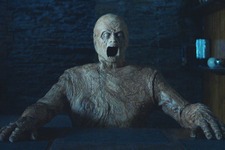 未解決事件を霊視した霊媒師が“視た”ものとは…『視える』予告編が解禁 画像