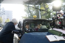 クランクアップには熱いハグも…和やかな撮影現場捉える『TOKYOタクシー』メイキング写真＆撮影現場レポート 画像