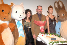 あのかわいいうさぎは100歳超!?　梅宮アンナもピーターにハッピーバースデイ！ 画像