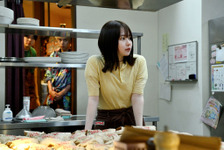 「水町がシナントロープにこだわるのは父を待ってる？」…染谷将太“折田”の読んでいた新聞記事に注目集まる、「シナントロープ」4話 画像