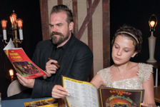 ミリー・ボビー・ブラウン、「ストレンジャー・シングス」共演者のデヴィッド・ハーバーによるハラスメントといじめを告発 画像