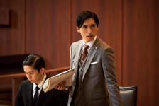 錦戸亮“弁護士”が無罪を主張…実際に起こった事件を基にした『ブルーボーイ事件』本編映像 画像