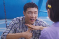 耳の聞こえない父と7歳の娘に立ちはだかる試練を切り取る『愛がきこえる』場面写真 画像